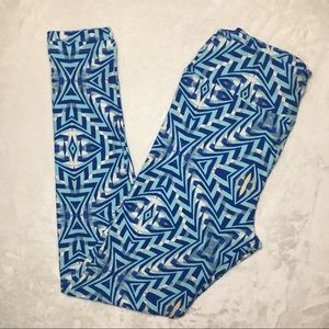 LuLaRoe Blue 💙 White Geometric OS Leggings